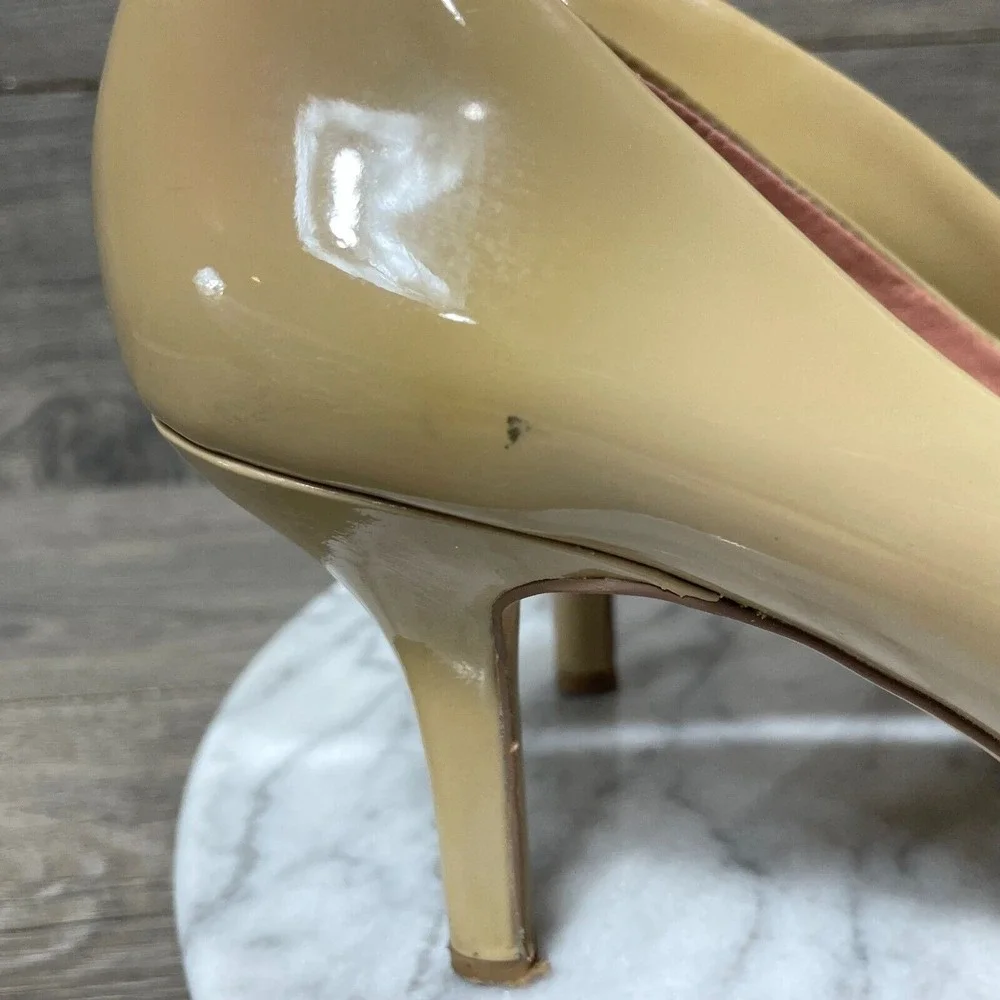 Vince Camuto Heels Womens 8.5 B Beige Nude Kitten‎ Patent Leather Peep Toe Pumps